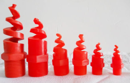 各种尺寸的红色塑料pp螺旋喷嘴